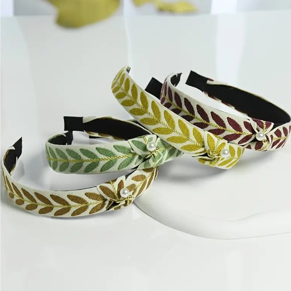 Green Floral Embroidered Faux Pearl Knotted Headband - Picture 4 of 5